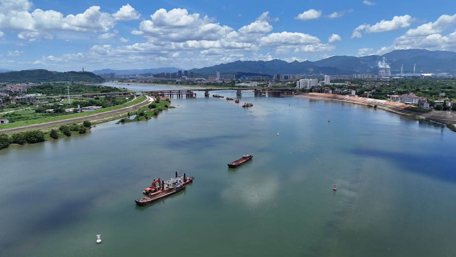 通航能力再躍升！衢江航道“四改三”項(xiàng)目疏浚工程通過(guò)驗(yàn)收